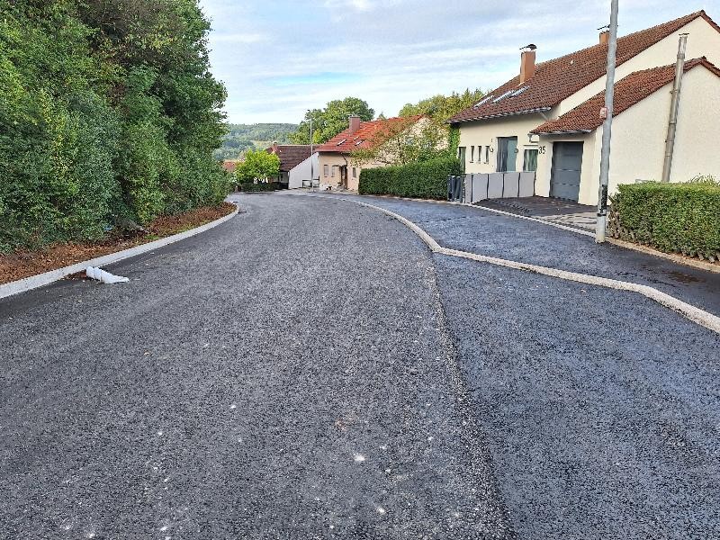 Echterdinger Strasse nach den Asphaltarbeiten 
