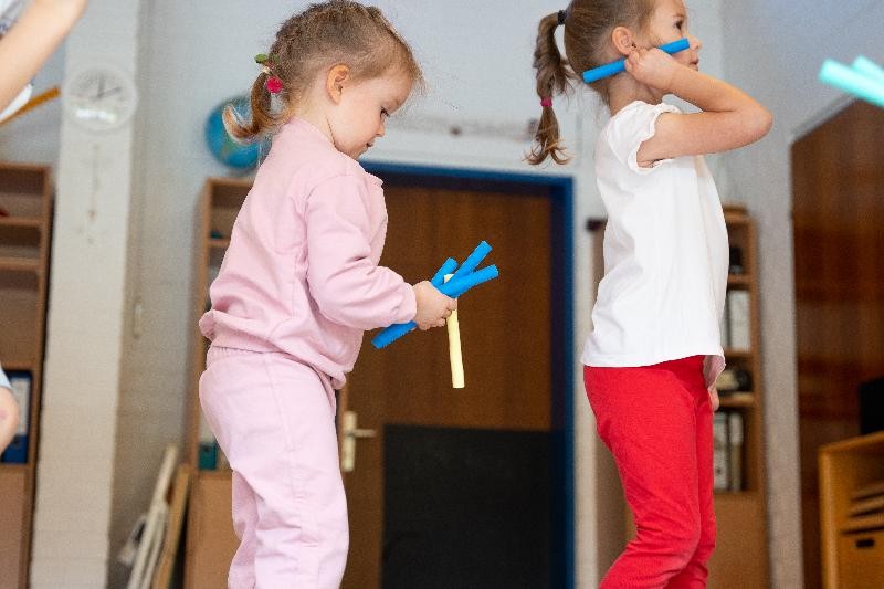 Gruppenraum Kinder spielen