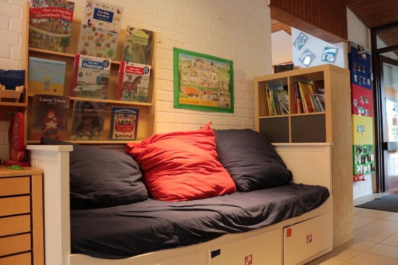 Sofa mit Kissen