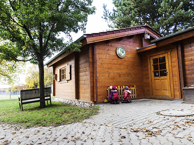 Waldkindergarten Hütte mit Garten