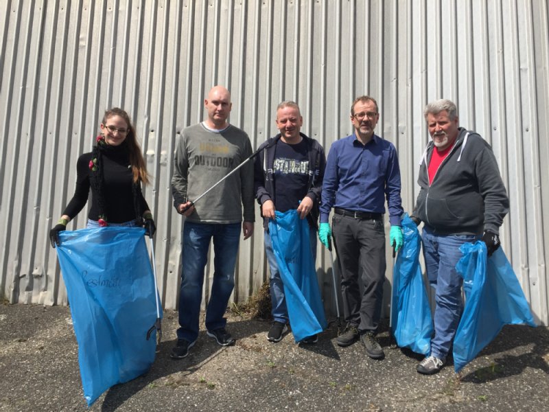Mitarbeiter-Müllsammelaktion bei HAKAWERK W. Schlotz GmbH